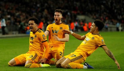  蓝月军团曼城轻取升班马续写卫冕传奇