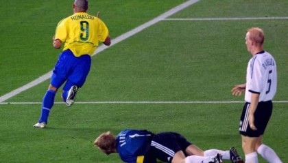  罗斯托克保级关键战役，点球大战惊险晋级下轮  